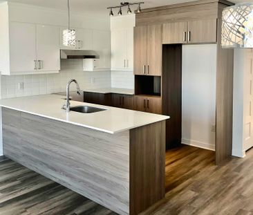 À LOUER LAVAL SUPERBE 4,5 TRIPLEX - Photo 2