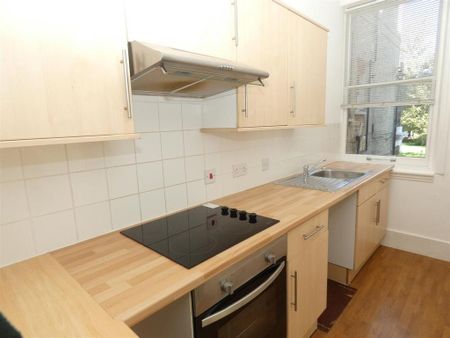 2 bedroom flat to rent - Photo 3