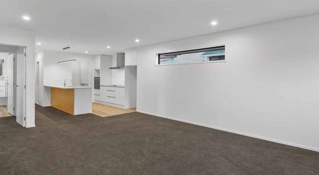 Light, Bright, Convenient - Photo 1