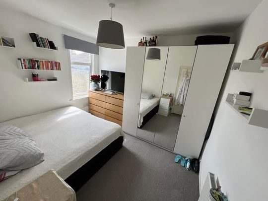 Room in a Shared House, First Avenue, E12 - Photo 1