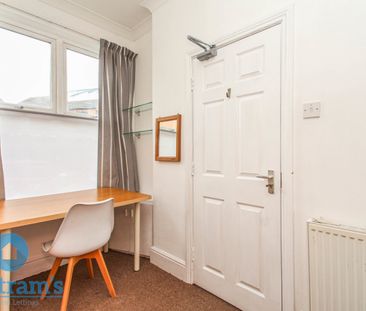 4 bed Semi-Detached House for Rent - Photo 4