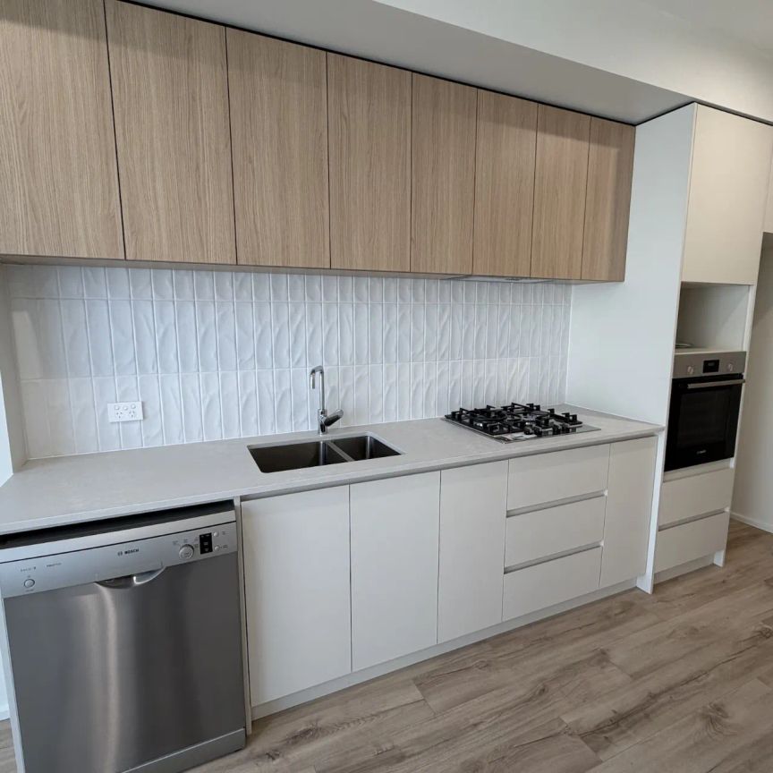 Brand New Studio Apartment in Victoria Tower - Photo 1