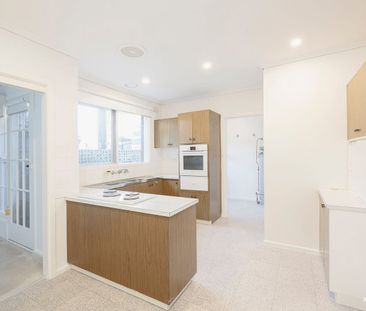 Charming Two-Bedroom Unit in Brighton East - Photo 6