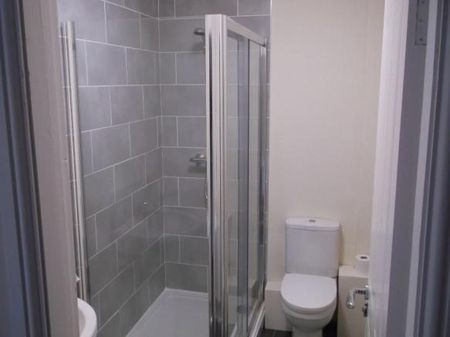 One bedroom studio type apartments from £390 PCM - Photo 5