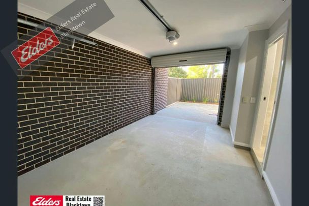 SPACIOUS TOWNHOUSE LESS THAN 5 MINS FROM STATION! - Photo 1