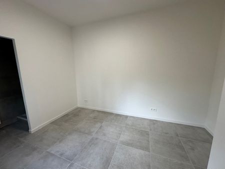 Volledig gerenoveerd energiezuinig 1 slpk appartement. - Photo 2