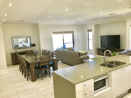 COASTAL EXCELLENCE IN BAYSWOOD- Fully Furnished - Photo 2