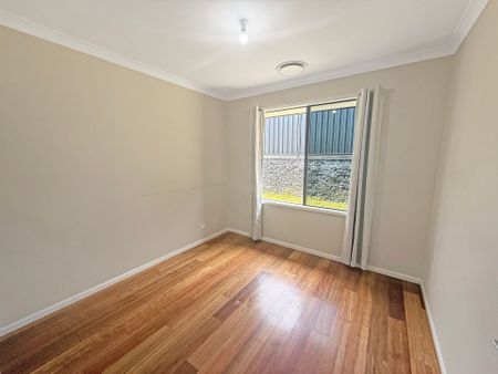 SPACIOUS 4 BEDROOM FAMILY HOME IN A SOUGHT-AFTER BILLY'S LOOKOUT ESTATE - Photo 3