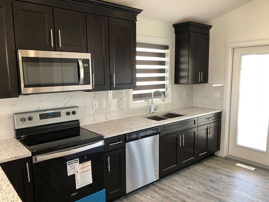 Kensington - 3 Bedroom/2.5 Bathroom - Upper Unit - 231 McArthur Cres - Photo 1