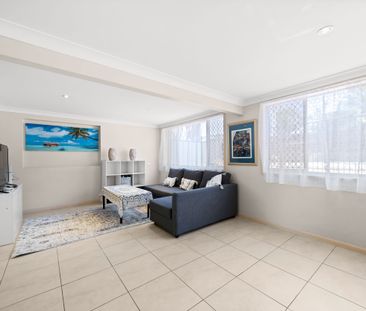 Prestigious property in great location, pool, yard &mldr; - Photo 3