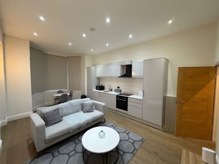 2 Bed Flat, London, W5 - Photo 3