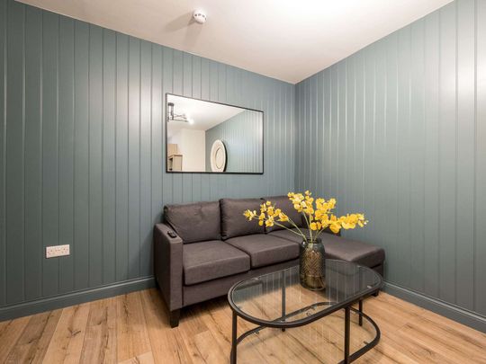 OX Living is proud to present this high-quality 8-bedroom co-living property, perfect for working professionals looking for stylish, stress-free living. Room 8 - Photo 1