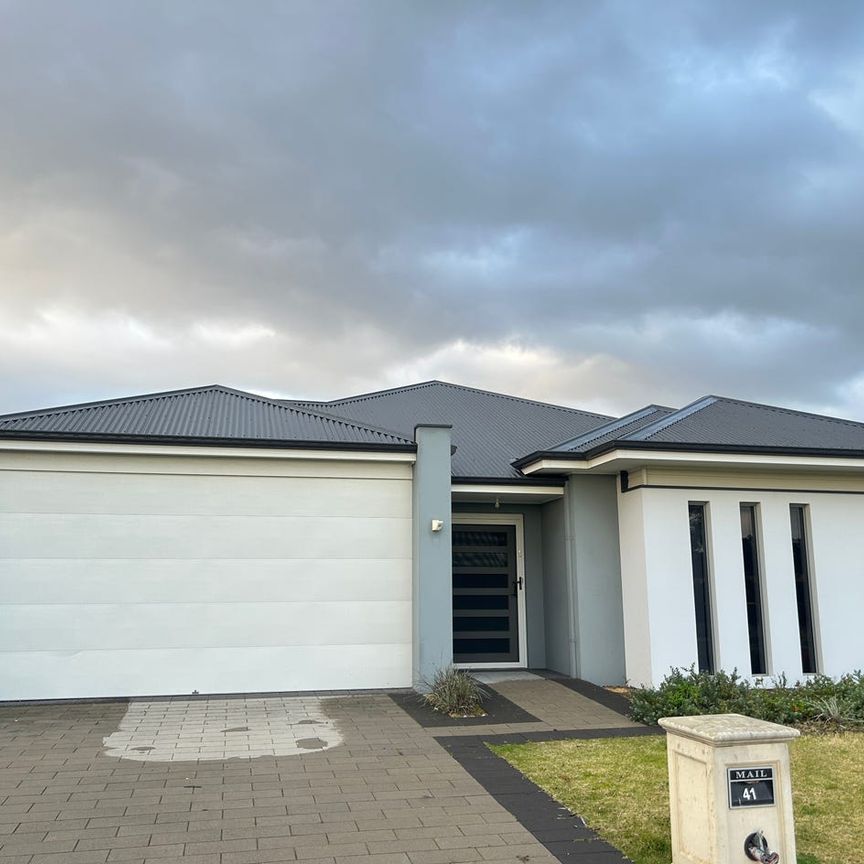 Spacious 4-Bedroom, 4-Bathroom NDIS-Approved Home in Baldivis - Photo 1