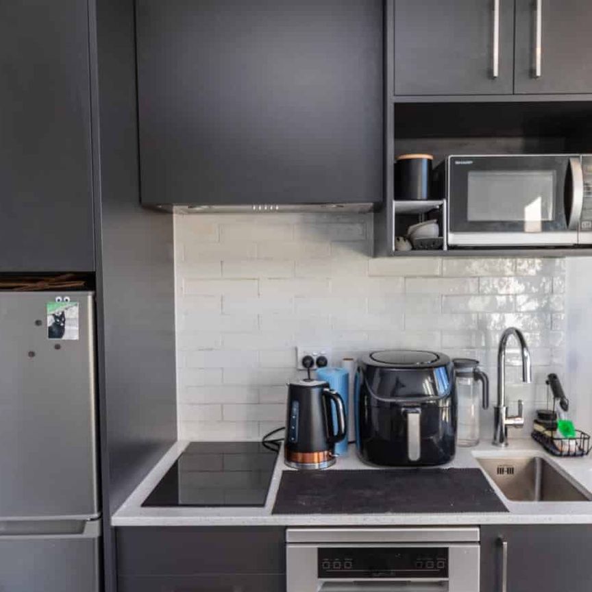 Semi Furnished Studio. - Photo 1