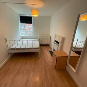 Room in a Shared House, Blomfield Court, SW11 - Photo 2