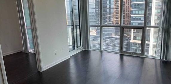 Yonge St/Sheppard Ave Luxurious 1Bdrm +Den Flr To CeilingWindows - Photo 2