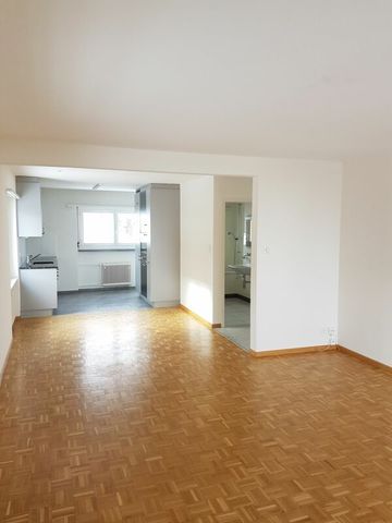 Preisgünstige 4.5 Zimmer Wohnung mit moderner offener Küche - Photo 3