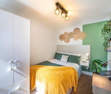 1 bedroom in a house share to rent - Photo 2