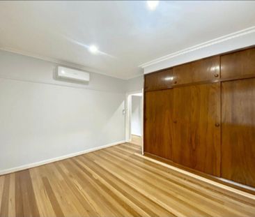 Cheltenham - Photo 1