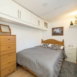 Fountains Avenue, TW13, London - Photo 2