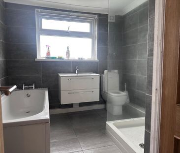 4 bedroom semi-detached house to rent - Photo 4