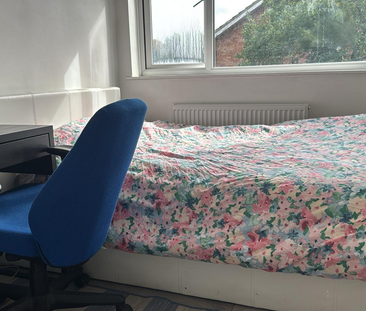 1 bedroom in a house share to rent - Photo 1