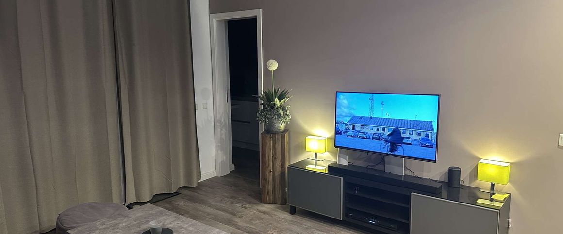 **Wunderschönes und modern möbeliertes Apartment mit Balkon und Schwimmbad in Bothfeld** - Photo 1