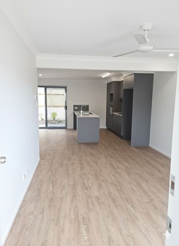 Avail 16/01/26-3 BED 2 BATH TOWNHOUSE WITH FULLY DUCTED AIR - Photo 5