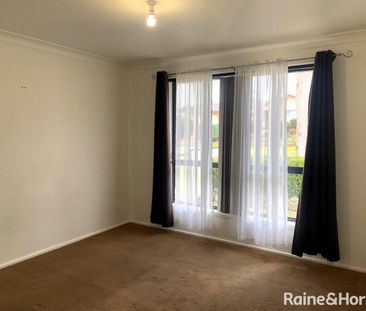 Welcome to 15 Lydon Crescent - Photo 4