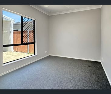 15 Havenside Dr, Garbutt, Qld 4814 - Photo 4