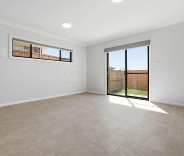 Brand New and Modern - Photo 4