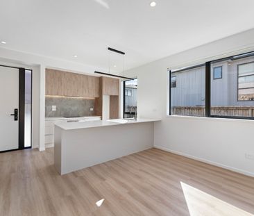 Brand New Townhouse Living in the Heart of Pakuranga - Photo 2