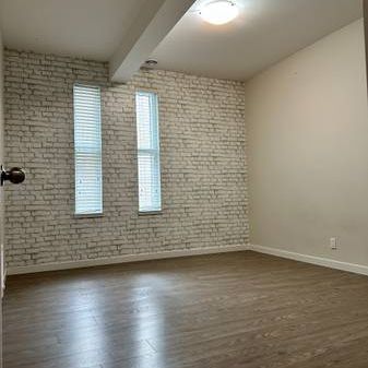 Large 3 bedroom + Den/Office Apartment - Photo 1