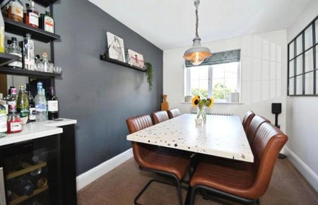 4 bedroom detached house to rent - Photo 2