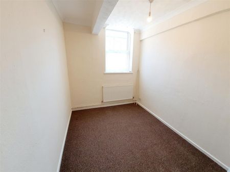 2 Bedroom Flat to Rent in Cromwell Road, Rushden, Northants, NN10 - Photo 4