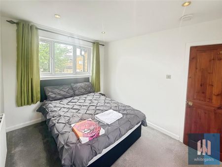 5 bedroom detached house to rent - Photo 3