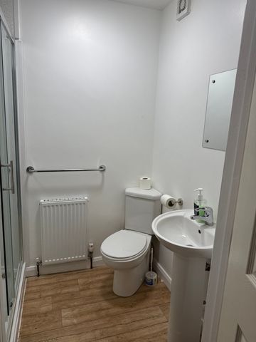 Room 215, SimplyStay Lincoln Road, Skegness, Lincolnshire, PE25 2EA - Photo 3