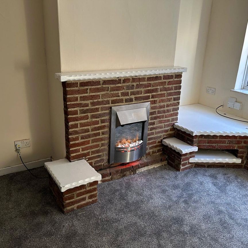 2 bed terraced house to rent in Chapel Street, Lazenby, TS6 - Photo 1