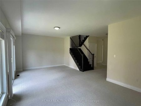 Detached Home For Lease | W9048796 - Photo 4