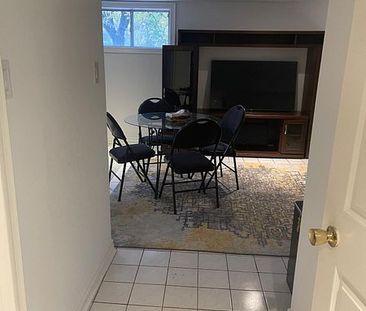 For Lease - 387 Crosby Avenue, Richmond Hill, Ontario - Photo 2