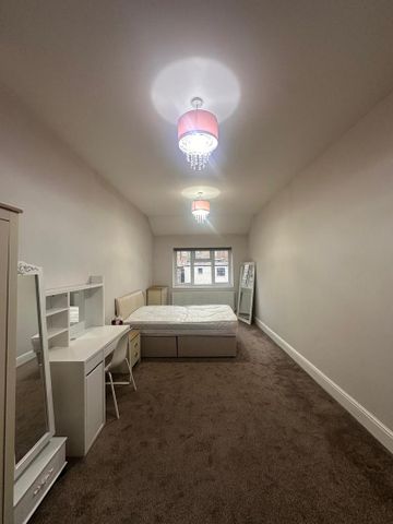 1 bedroom in a house share to rent - Photo 3