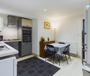 2 bedroom semi-detached house to rent - Photo 5