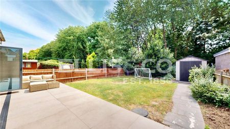 4 bedroom semi-detached house to rent - Photo 5