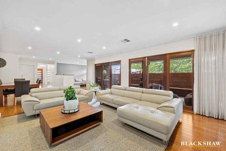 Welcoming Family Home with Open Living Spaces and Home Office - Photo 5