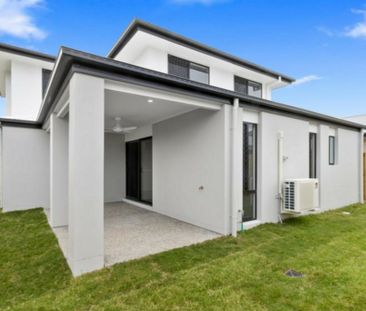 Gorgeous, spacious and centrally located! - Photo 4