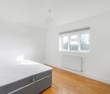 2 Bedroom Apartment, Effra Road, London - Photo 3