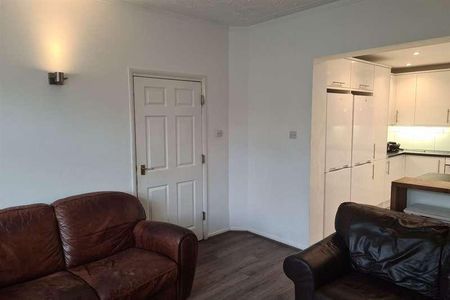 Bedroom Detached House In Bournemouth, BH9 - Photo 5
