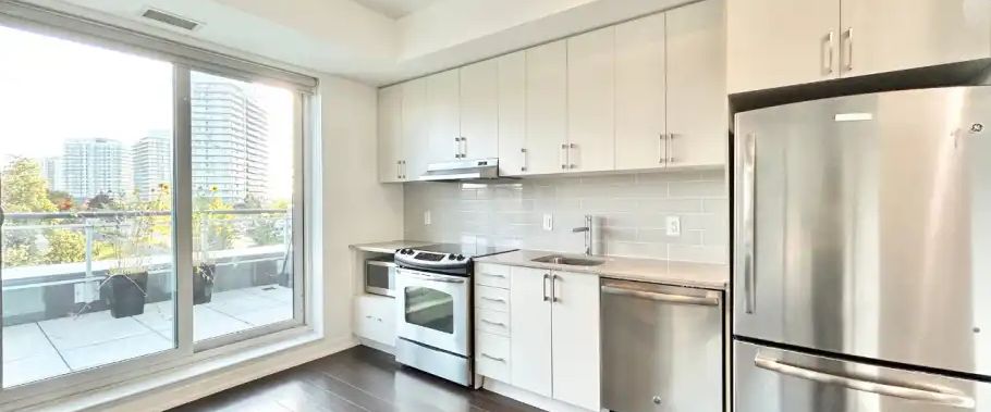 308-2560 Eglinton Ave W, Mississauga, Ontario L5M 0Y3 | 2560 Eglinton Avenue West, Mississauga - Photo 1