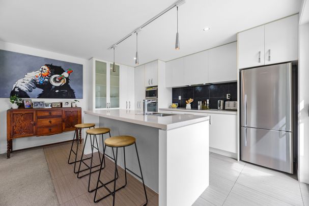 Welcome to this modern and inviting 3-bedroom rental home in Welcome Bay. - Photo 1