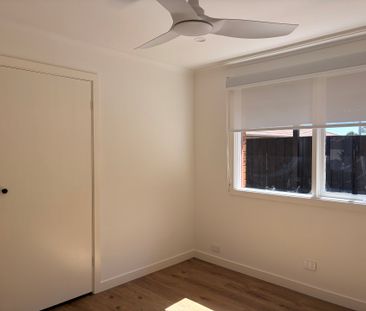 Modern Two Bedroom Freestanding Unit with Spacious Courtyard - Photo 6